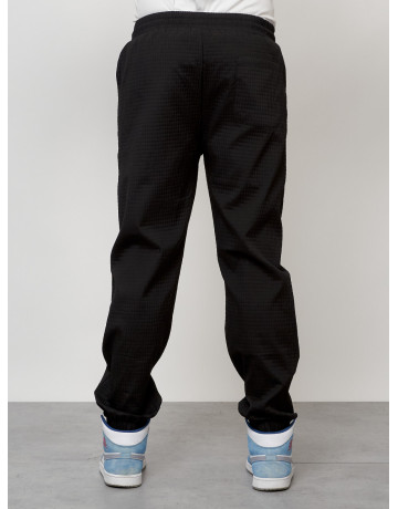 Мужской спортивный костюм для активного отдыха и повседневной носки.