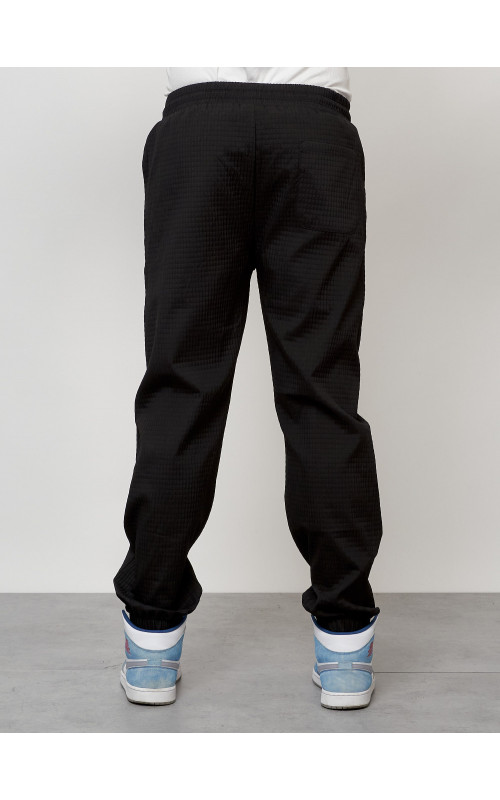 Мужской спортивный костюм для активного отдыха и повседневной носки.