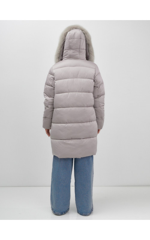 Длинный зимний пуховик премиум-класса.