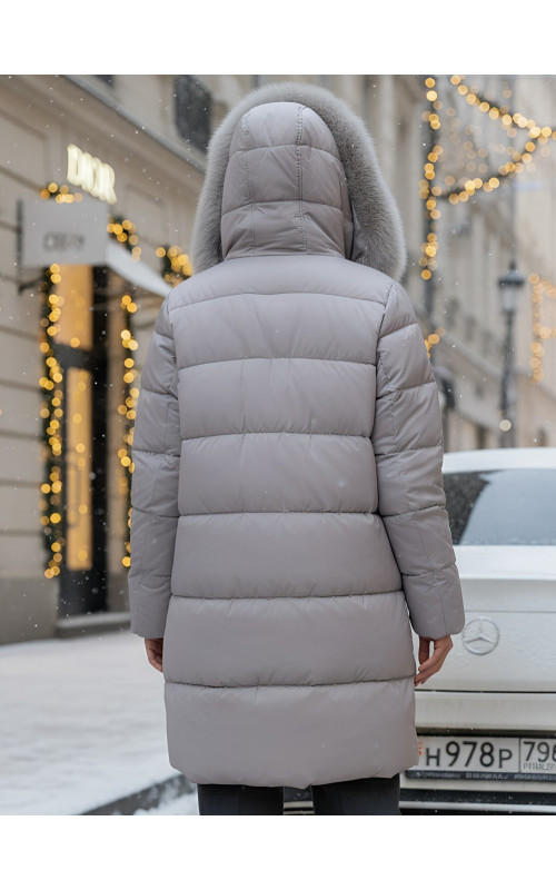 Длинный зимний пуховик премиум-класса.