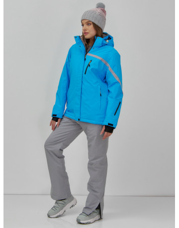 Женский горнолыжный костюм для зимних активностей.