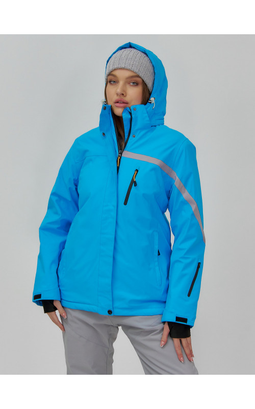 Женский горнолыжный костюм для зимних активностей.