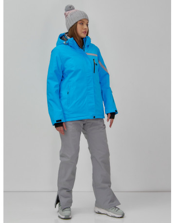 Женский горнолыжный костюм для зимних активностей.