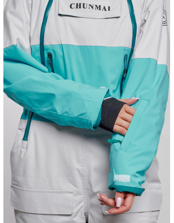 Зимний женский комбинезон для зимних видов спорта.