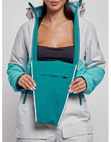 Зимний женский комбинезон для зимних видов спорта.