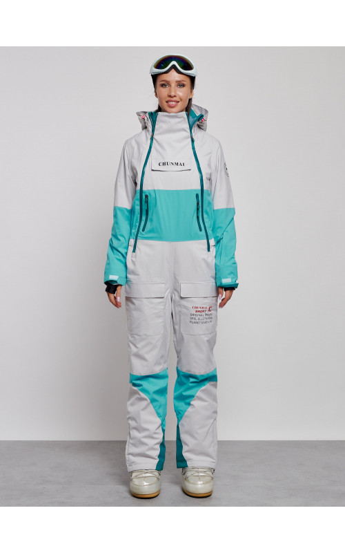 Зимний женский комбинезон для зимних видов спорта.