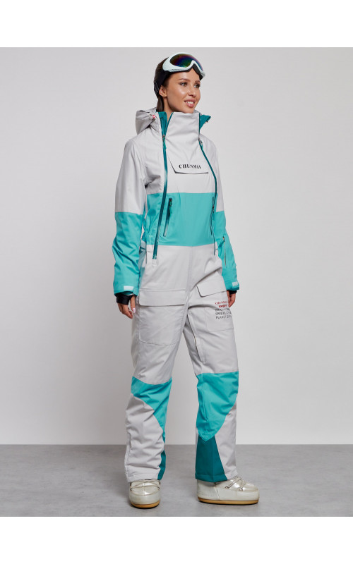 Зимний женский комбинезон для зимних видов спорта.