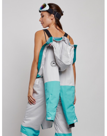 Зимний женский комбинезон для зимних видов спорта.