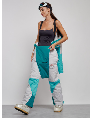 Зимний женский комбинезон для зимних видов спорта.