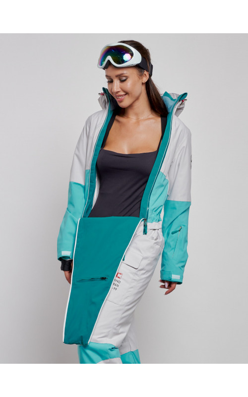 Зимний женский комбинезон для зимних видов спорта.