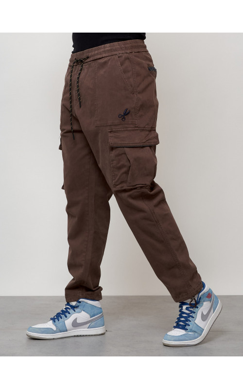 Мужские брюки зауженного кроя.