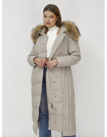 Длинный женский пуховик с мехом енота.