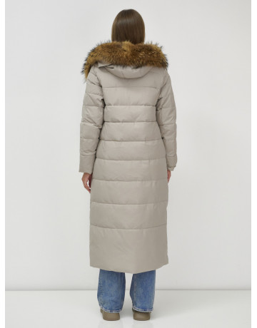 Длинный женский пуховик с мехом енота.