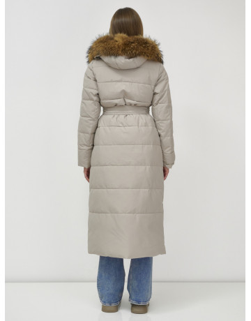 Длинный женский пуховик с мехом енота.