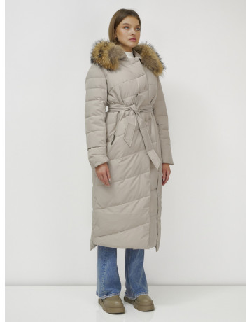Длинный женский пуховик с мехом енота.