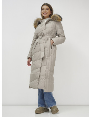 Длинный женский пуховик с мехом енота.