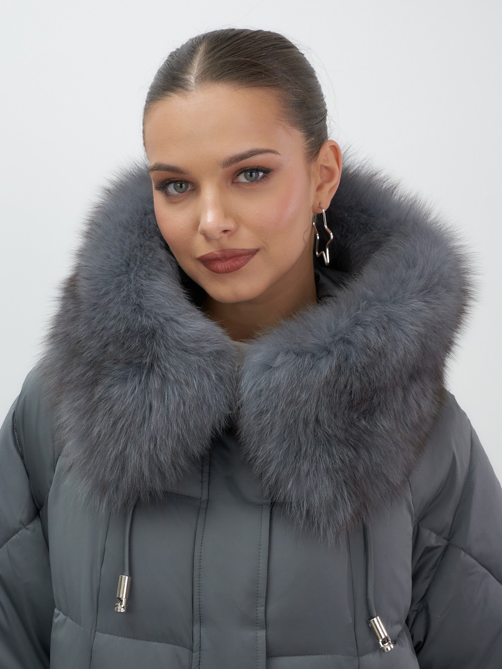 Пуховики с меховой опушкой на капюшоне Пуховики с меховой опушкой на капюшоне